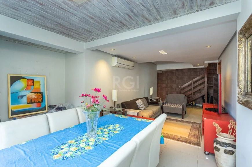Ótima cobertura duplex, no bairro Rio Branco, andar alto, com 203m² privativos, de 3 dormitórios e 2
