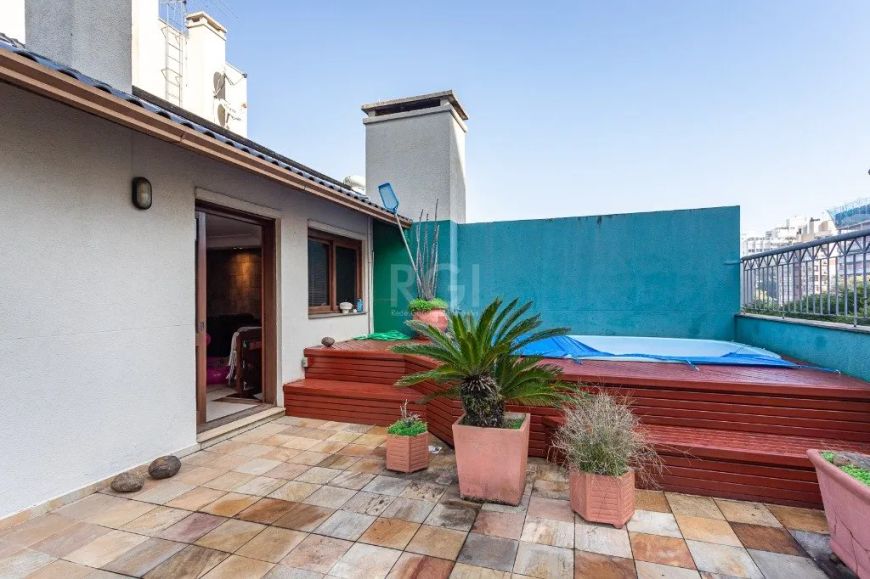 Ótima cobertura duplex, no bairro Rio Branco, andar alto, com 203m² privativos, de 3 dormitórios e 2