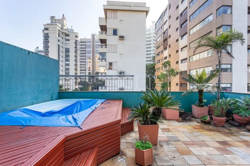 Ótima cobertura duplex, no bairro Rio Branco, andar alto, com 203m² privativos, de 3 dormitórios e 2