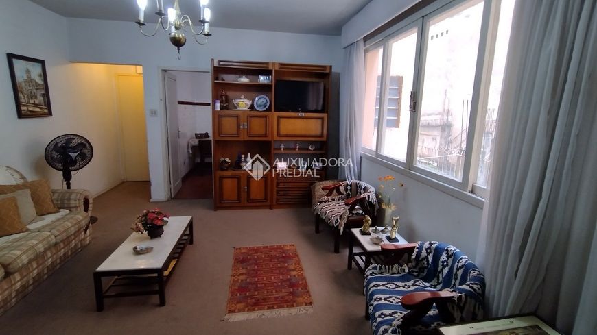 Apartamento 03 dormitórios com sacada, living 02 ambientes, banheiro social, copa-cozinha, área de s