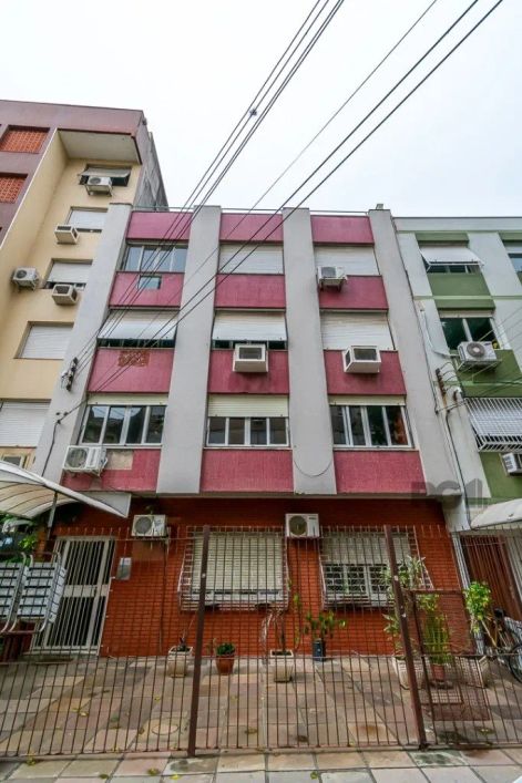 Ótimo 2 dormitórios, de frente, semi-mobiliado, 2 lances de escada, dependência de empregada, 2 banh
