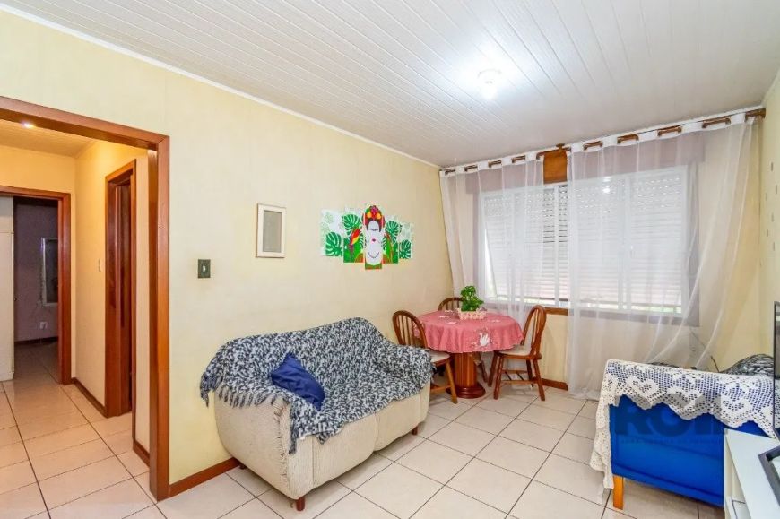 Ótimo 2 dormitórios, de frente, semi-mobiliado, 2 lances de escada, dependência de empregada, 2 banh