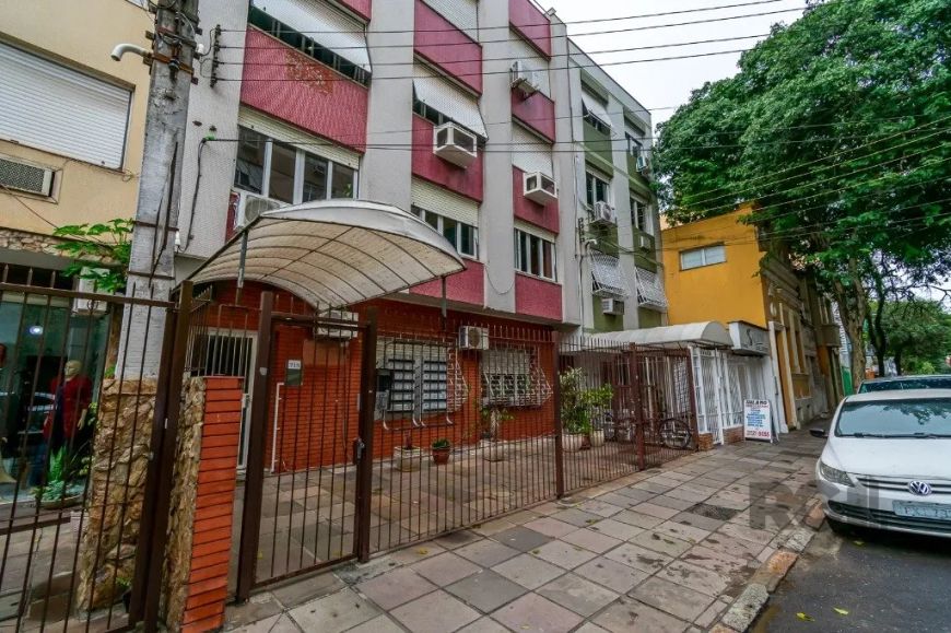 Ótimo 2 dormitórios, de frente, semi-mobiliado, 2 lances de escada, dependência de empregada, 2 banh