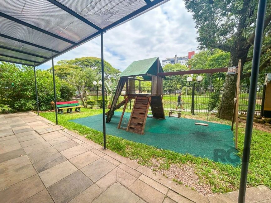 Apartamento de 03 dormitórios no Bairro Azenha na Cidade de Porto Alegre/RS .Descubra o seu novo lar
