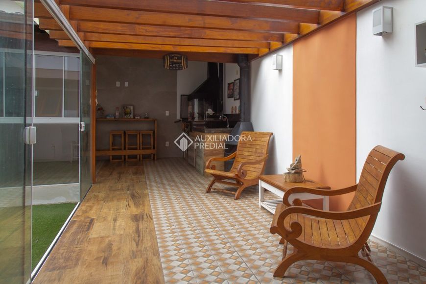 Sobrado à venda no bairro Ecoville com 156 m² e 3 dormitórios/quartos disponíveis