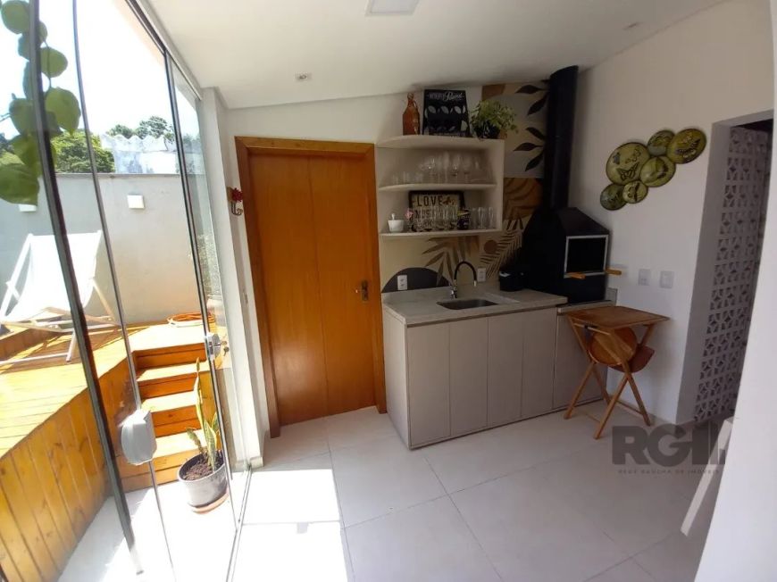 Otima localização apartamento com:Living para dois ambientes com lareira, dois dormitorios, banheiro