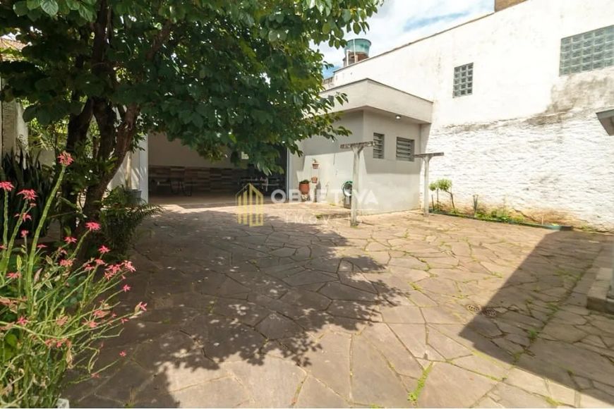 Casa à venda 3 Quartos 1 Suite 3 Vagas 213M² Chácara das Pedras Porto Alegre - RS