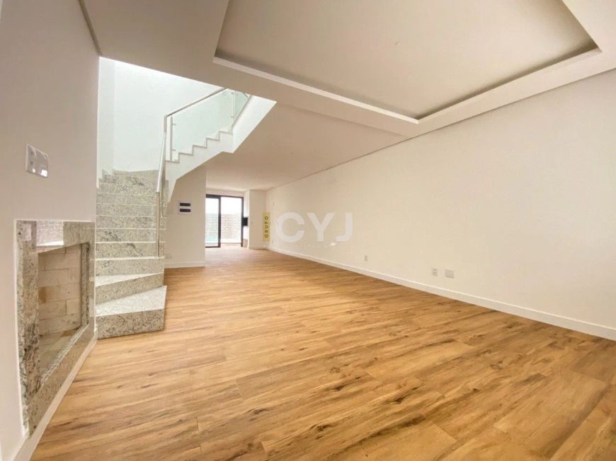 Casa com 3 quartos e 2 vagas no Ecoville.