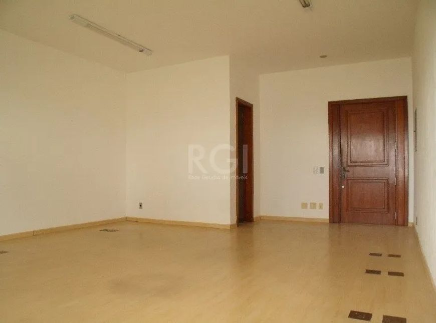 SALA COMERCIAL - Imóvel com 38,06 m², de frente 1 lavabo, piso laminado, 1 vaga de box N. 76. (VALOR