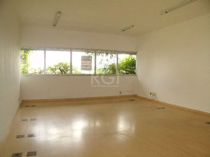 SALA COMERCIAL - Imóvel com 38,06 m², de frente 1 lavabo, piso laminado, 1 vaga de box N. 76. (VALOR