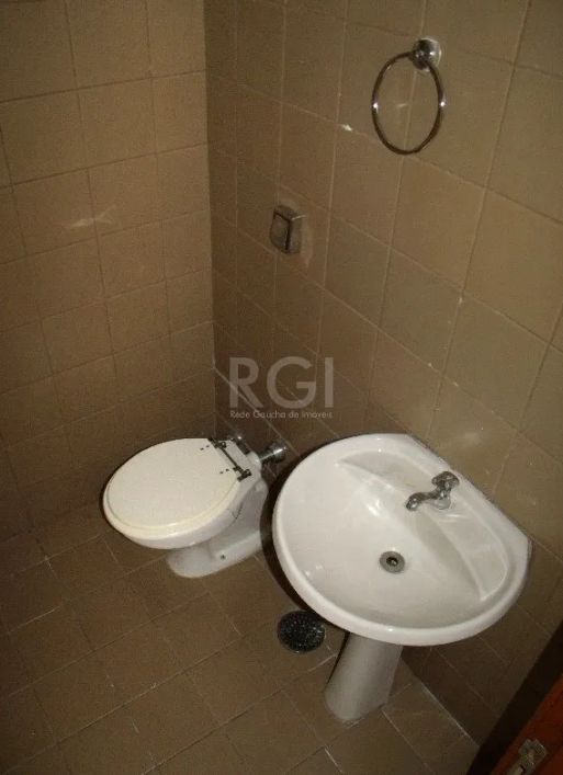 SALA COMERCIAL - Imóvel com 38,06 m², de frente 1 lavabo, piso laminado, 1 vaga de box N. 76. (VALOR