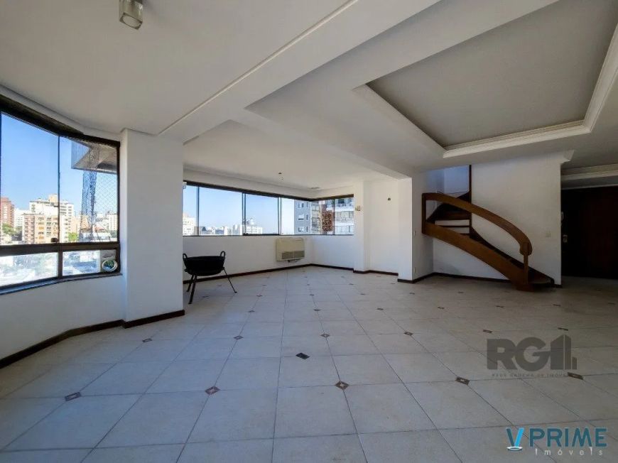 Cobertura com 222m² privativos, 3 quartos, 1 suite, lareira, piscina, 2 vagas no