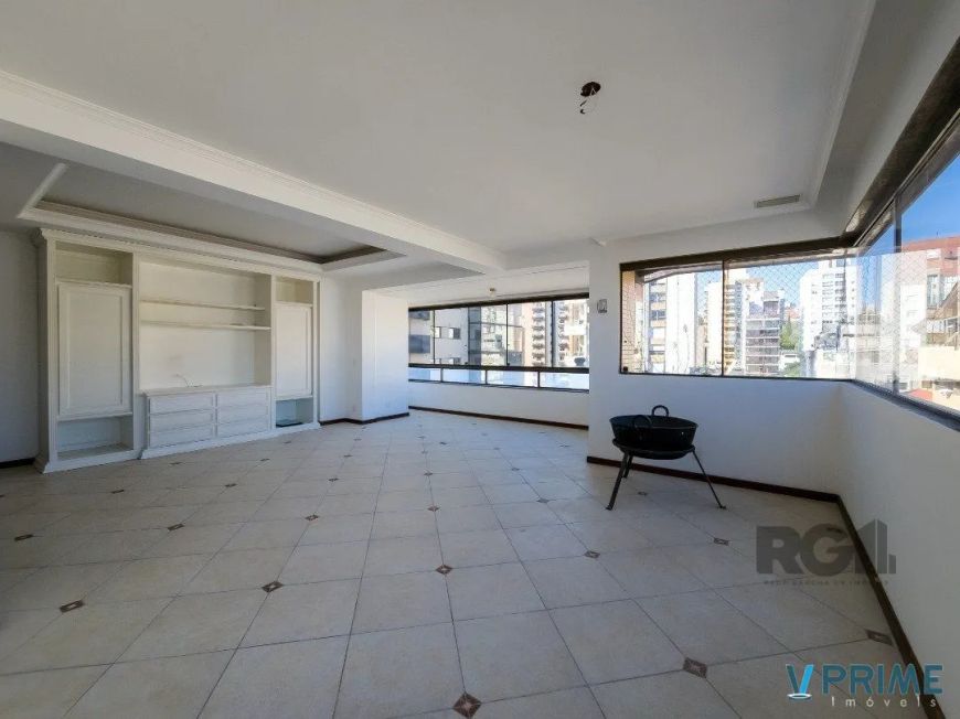 Cobertura com 222m² privativos, 3 quartos, 1 suite, lareira, piscina, 2 vagas no
