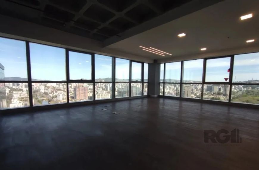Sala comercial no TREND OFFICES com 53m² , penúltimo andar com vista privilegiada para a cidade e pa