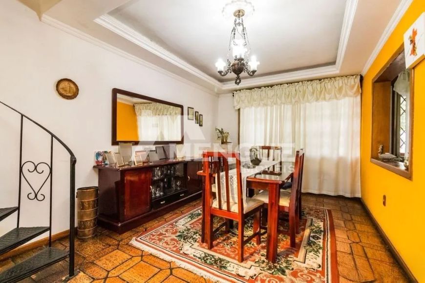 Casa/sobrado 6 dormitórios e 3 vagas de garagem, à venda no bairro Sarandi em Porto Alegre, 202m² pr
