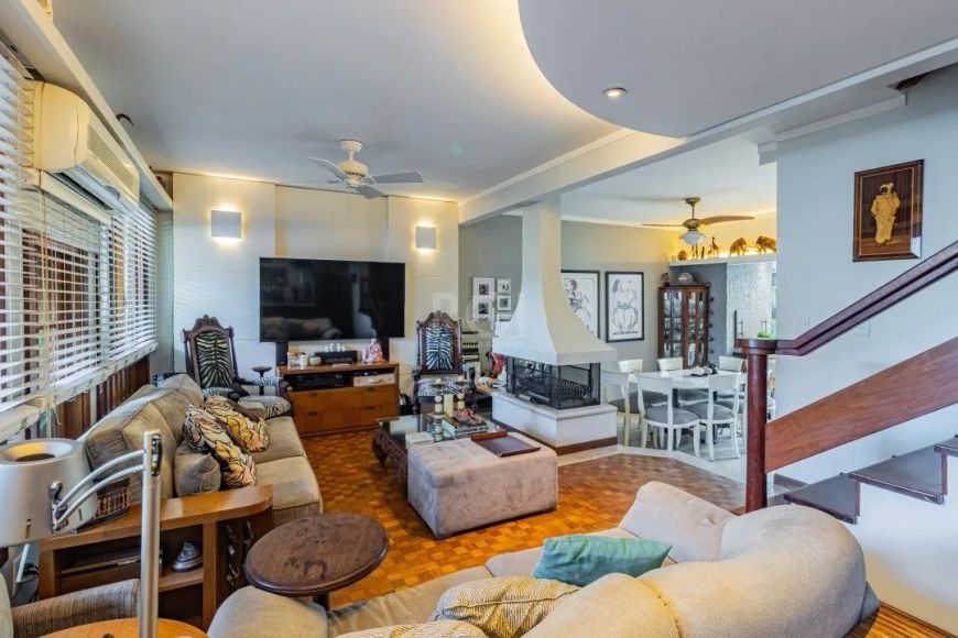 Excelente Casa em Condomínio Alto Padrão, semi mobiliada, com 04 dormitórios no bairro TRISTEZA, zon