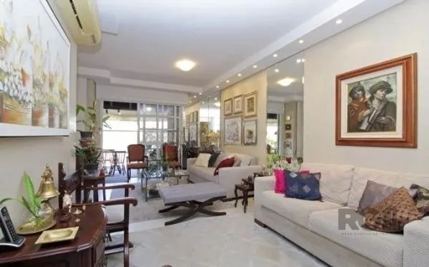 Maravilhosa Casa em condomínio semimobiliada de 337 m² com 3 suítes, living 4 ambientes, lareira e l