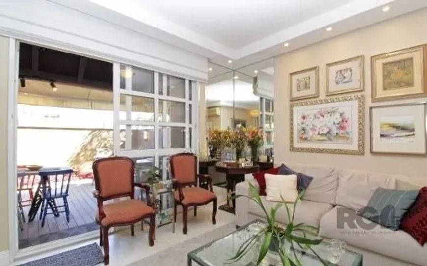 Maravilhosa Casa em condomínio semimobiliada de 337 m² com 3 suítes, living 4 ambientes, lareira e l