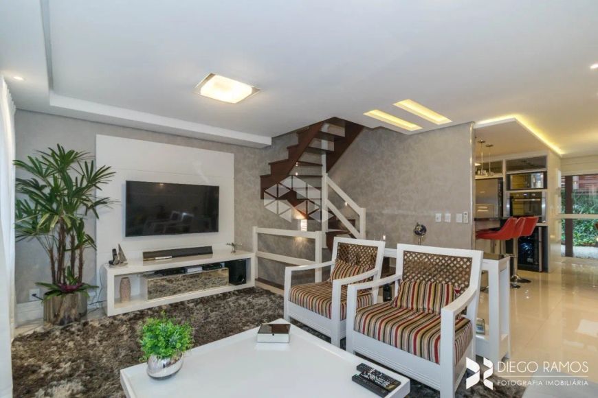 Segurança e lazer para família! Casa em condomínio na zona sul