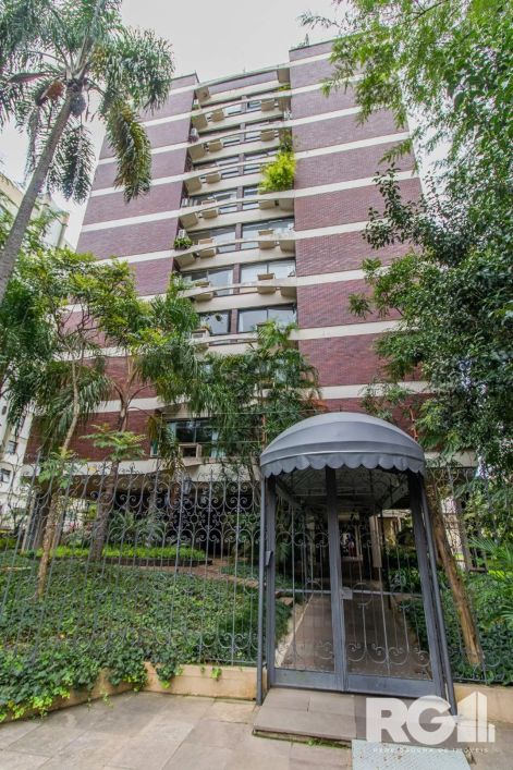 NO CORAÇÃO DO BAIRRO MOINHOS DE VENTO JUNTO AO PARCÃO, APT TOTALMENTE MOBILIADO, EM PREDIO TRADICION