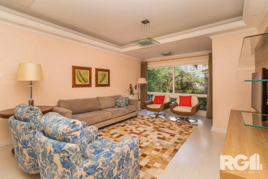 NO CORAÇÃO DO BAIRRO MOINHOS DE VENTO JUNTO AO PARCÃO, APT TOTALMENTE MOBILIADO, EM PREDIO TRADICION