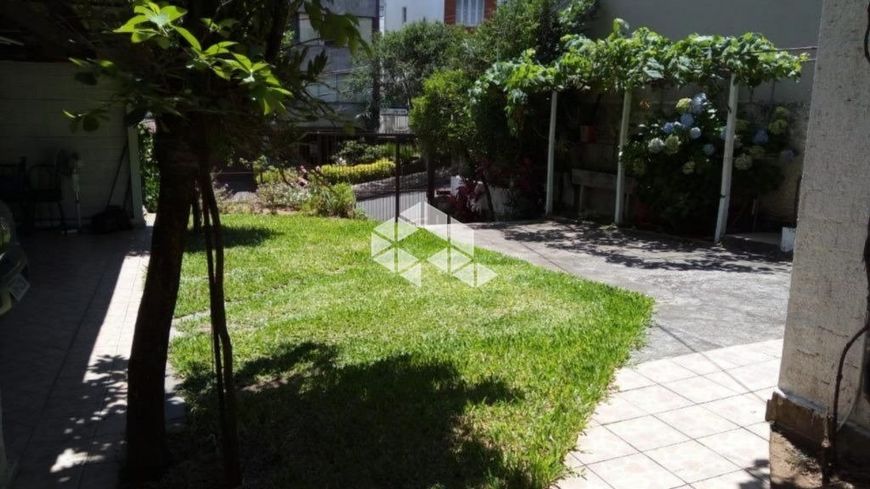 TERRENO Á VENDA DE 307 M², PODENDO CONSTRUIR ATÉ 75% DO TERRENO, PRÓXIMO AO ZAFFARI E AV. GOETHE.