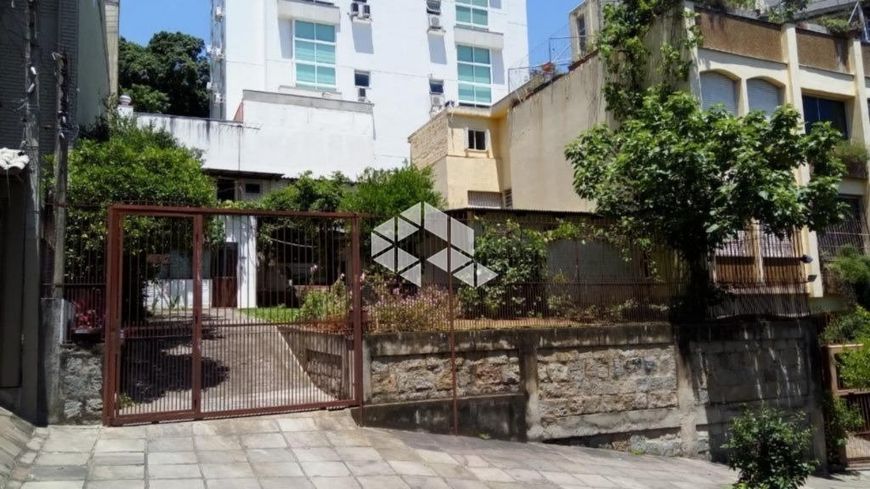 TERRENO Á VENDA DE 307 M², PODENDO CONSTRUIR ATÉ 75% DO TERRENO, PRÓXIMO AO ZAFFARI E AV. GOETHE.