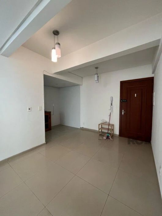 Cobertura na Barão de Teffe, com terraço, duas churrasqueiras, 2 quartos, 1 suíte, sacada, predio co