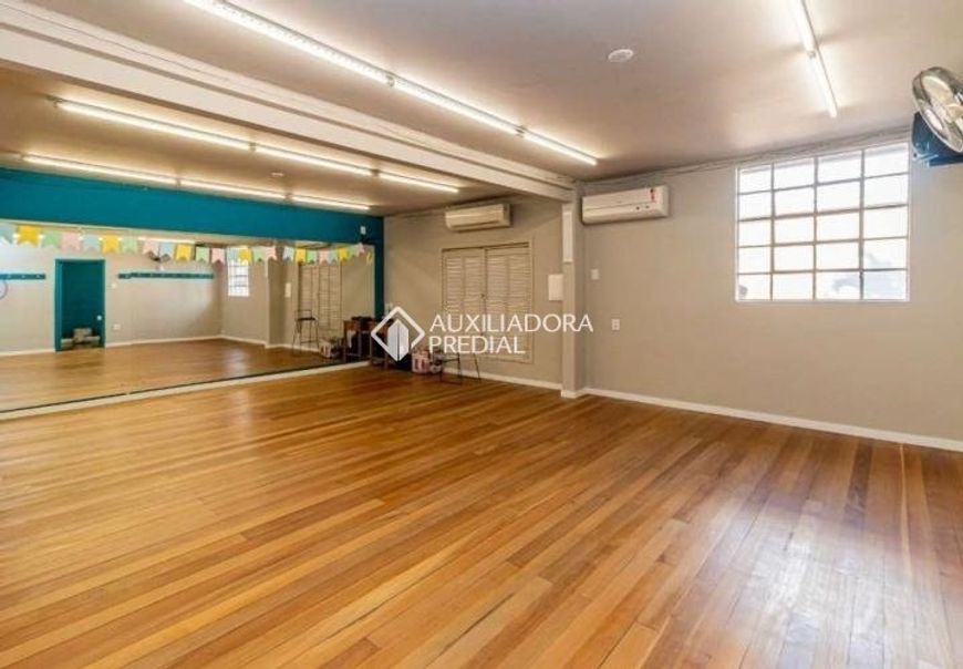 Casa Comercial - 193m2, 6 salas, 3 dorm, pátio, garagem - Av Benno Mentz!