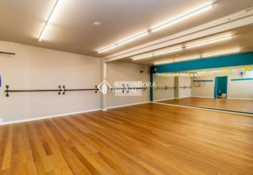 Casa Comercial - 193m2, 6 salas, 3 dorm, pátio, garagem - Av Benno Mentz!