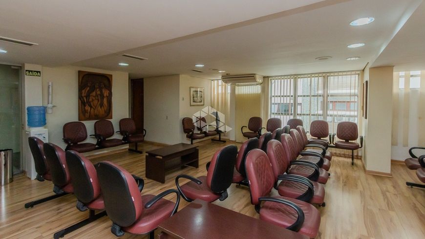 Excelente Clínica Médica, em andar inteiro, 321 m², 7 vagas de garagem no bairro Moinhos de Vento