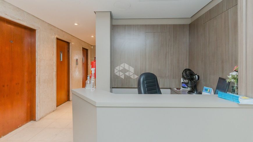 Excelente Clínica Médica, em andar inteiro, 321 m², 7 vagas de garagem no bairro Moinhos de Vento
