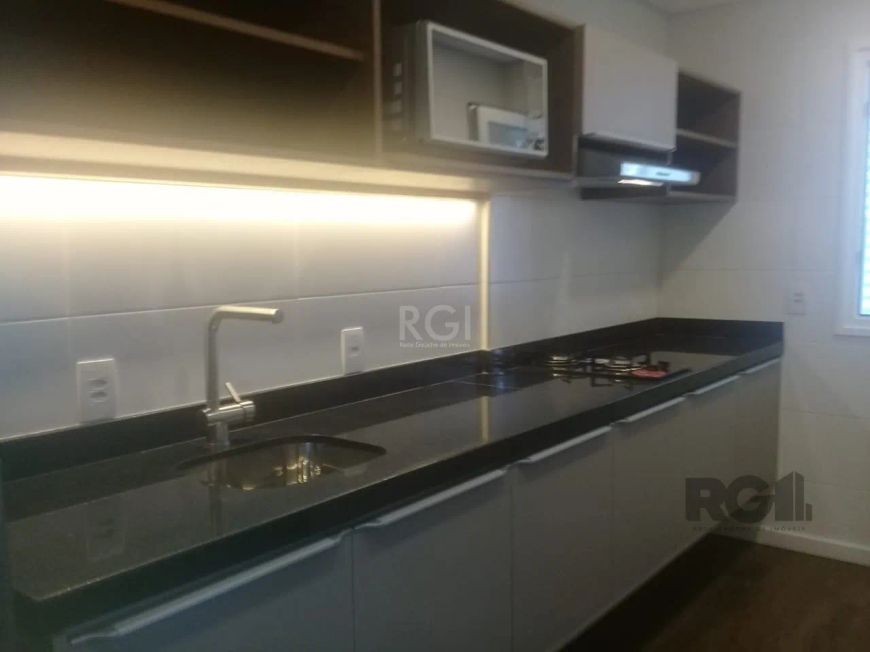 Vende studio locado no bairro Moinhos de Vento , mobiliado e equipado com eletrodomésticos e enxoval