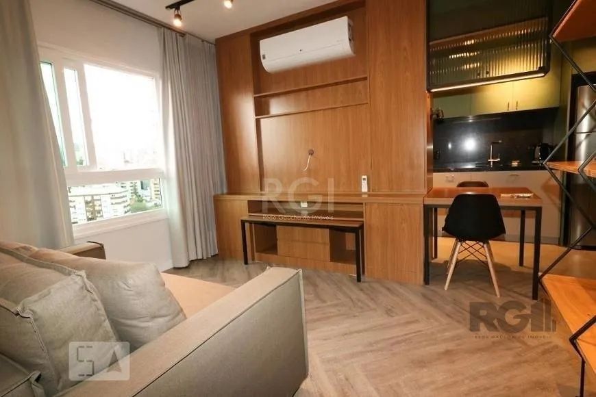 Vende studio locado no bairro Moinhos de Vento , mobiliado e equipado com eletrodomésticos e enxoval