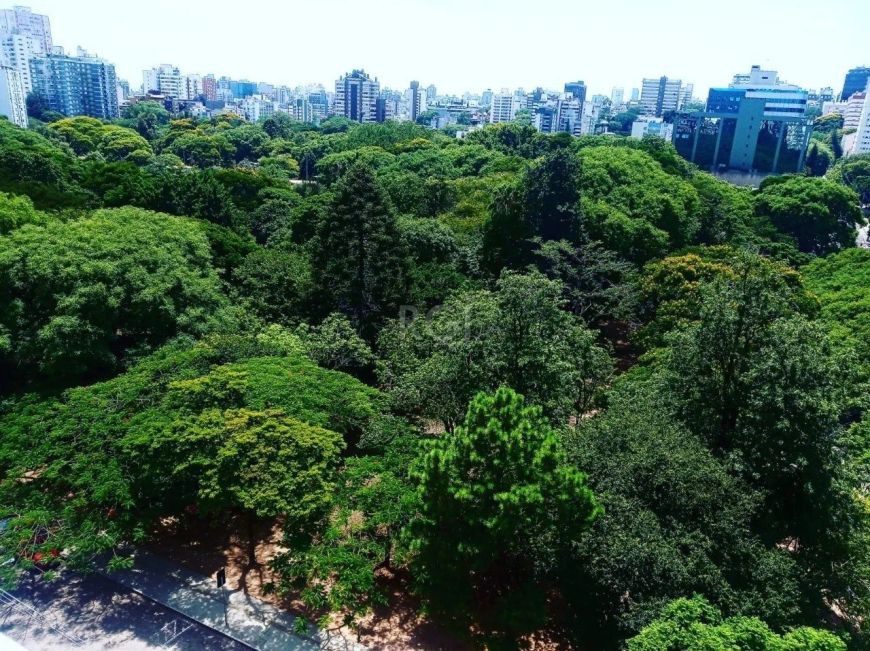 Vende studio locado no bairro Moinhos de Vento , mobiliado e equipado com eletrodomésticos e enxoval