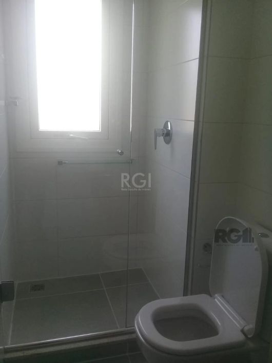 Vende studio locado no bairro Moinhos de Vento , mobiliado e equipado com eletrodomésticos e enxoval