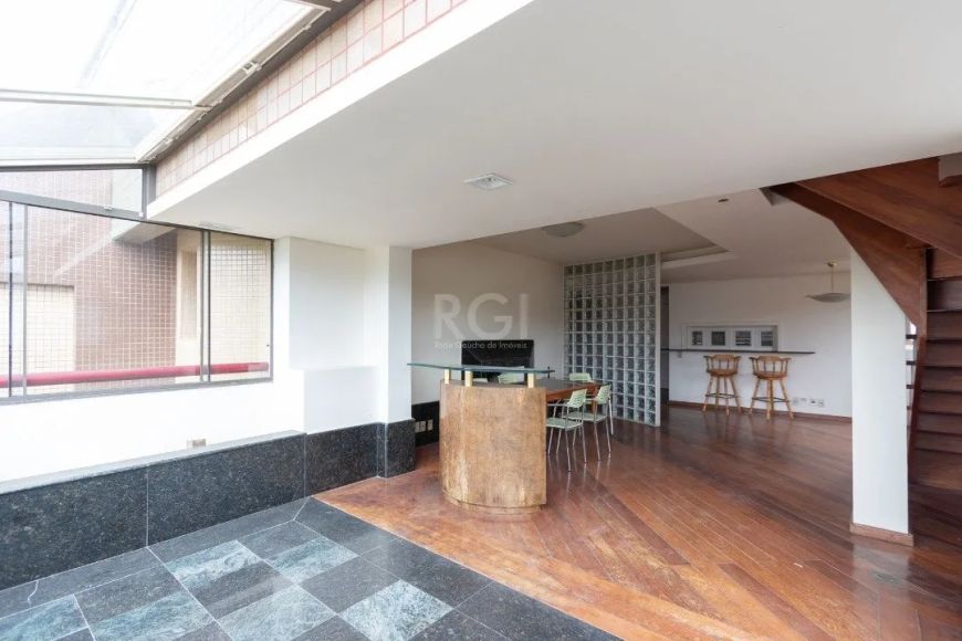Cobertura 4 dormitórios suite c/ hidro, closet em 1 dorm, living c/ 3 ambientes, c/lareira, sacada ,
