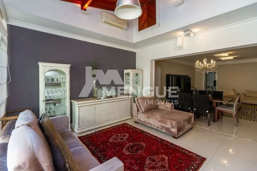 Casa residencial com 5 dormitórios e 5 vagas à venda no bairro Jardim Lindóia em Porto Alegre com 42