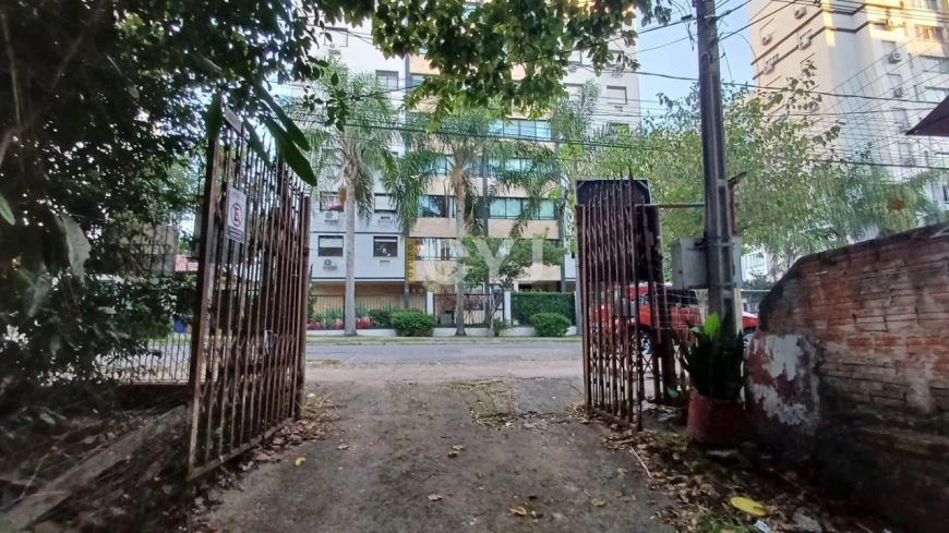 Terreno no Bairro Tristeza em Porto Alegre.