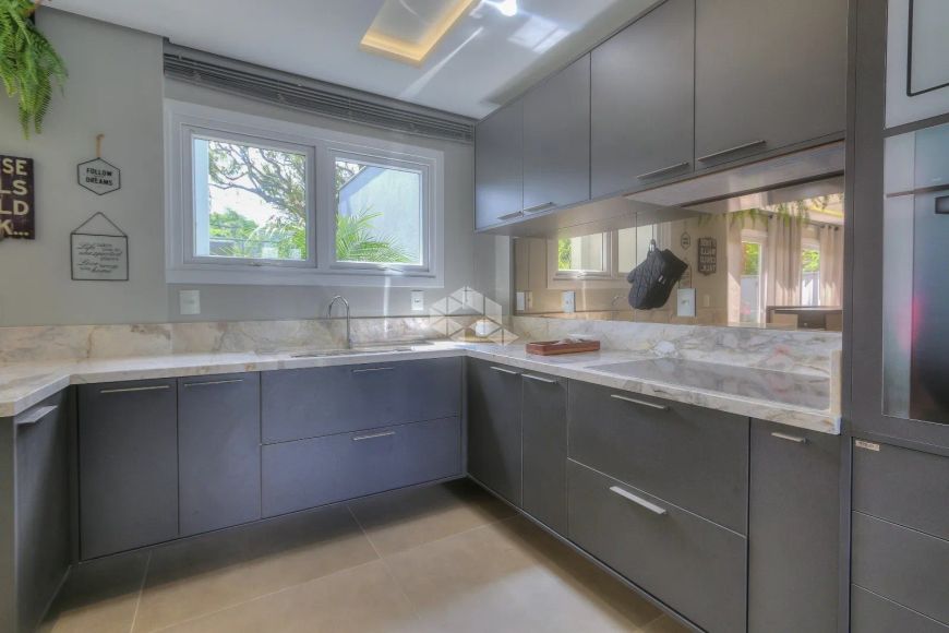 Casa com 335 m² e 3 quartos à venda no bairro Pedra Redonda