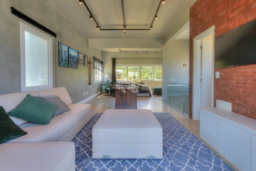 Casa com 335 m² e 3 quartos à venda no bairro Pedra Redonda
