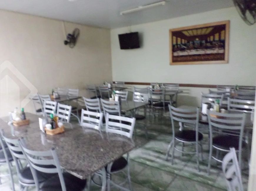 PRÉDIO COMERCIAL COM APARTAMENTO