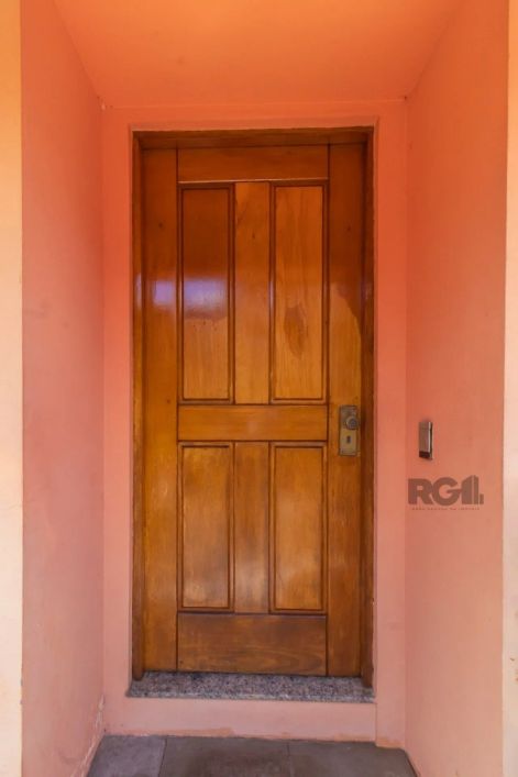 CASA EM CONDOMINIOCasa de 286 m² privativos em um condomínio fechado, localizado no bairro Menino De