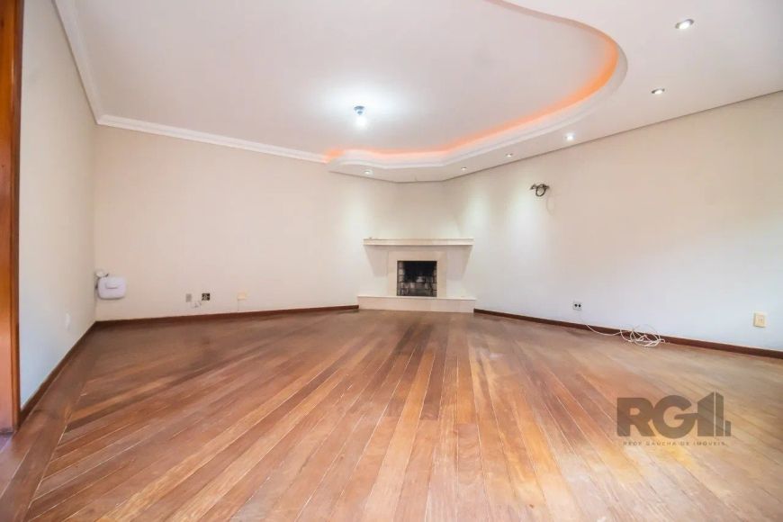 CASA EM CONDOMINIOCasa de 286 m² privativos em um condomínio fechado, localizado no bairro Menino De