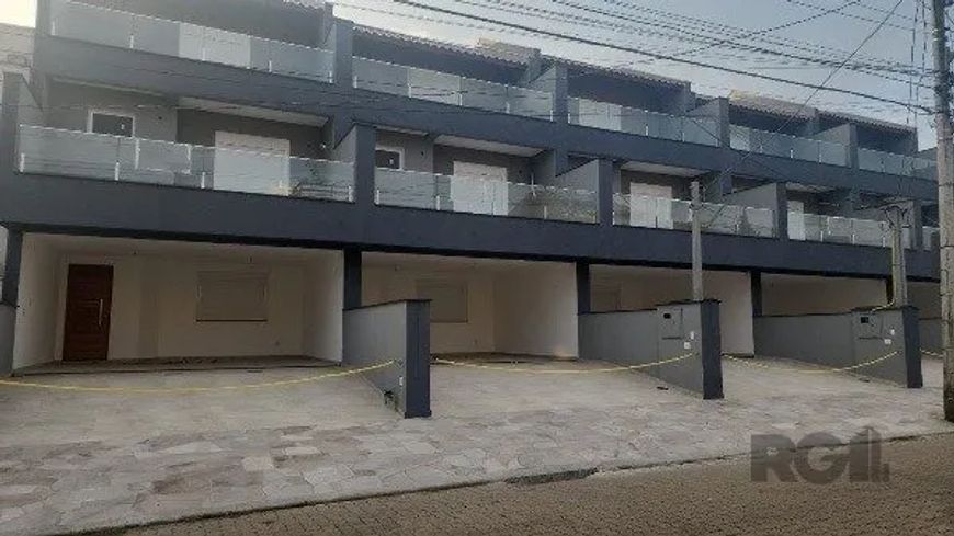 Uma casa de 3 quartos, sendo 1 suíte, localizada no condomínio Jardins do Prado, no bairro Hípica, e