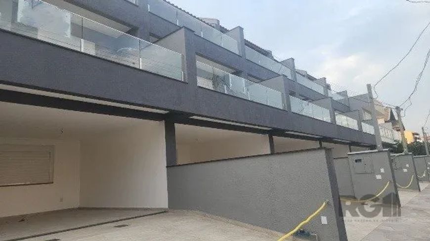 Uma casa de 3 quartos, sendo 1 suíte, localizada no condomínio Jardins do Prado, no bairro Hípica, e