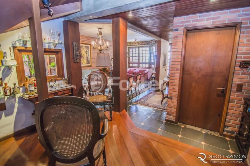 Casa à venda Rua Doutor Jorge Fayet, Chácara das Pedras - Porto Alegre