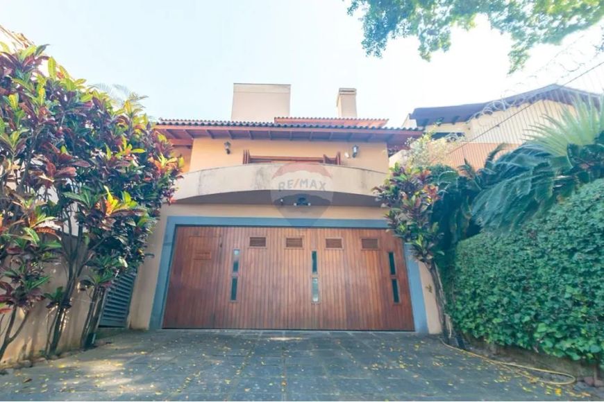 Casa com Piscina no bairro Chácara das Pedras