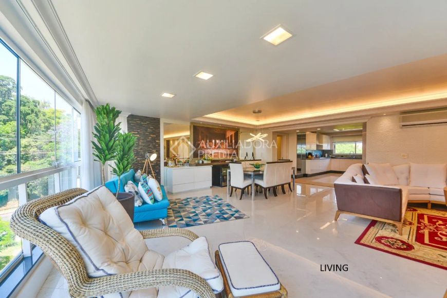 Apartamento mobiliado 231m², 3 quiartos, 2 vagas, total infra, vista Guaíba