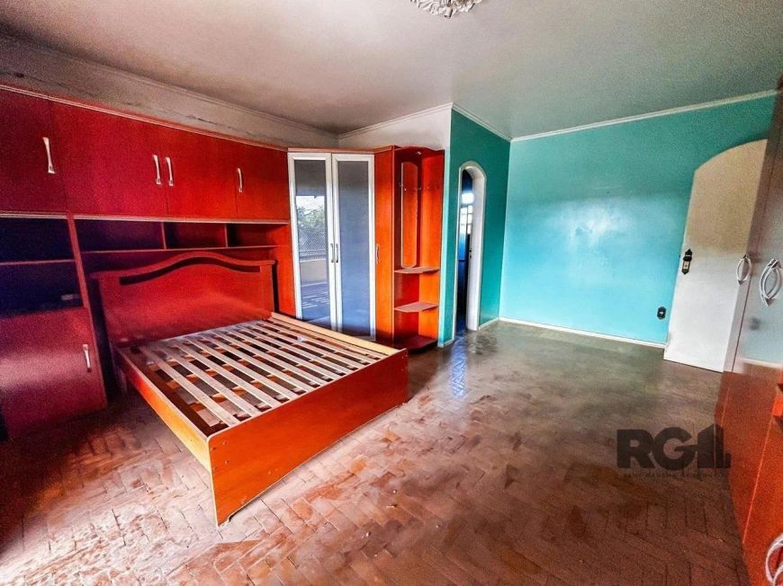 Casa com 2 salas comerciais, 3 quartos, vaga de garagem churrasqueira, suíte, no bairro Cavalhada, P